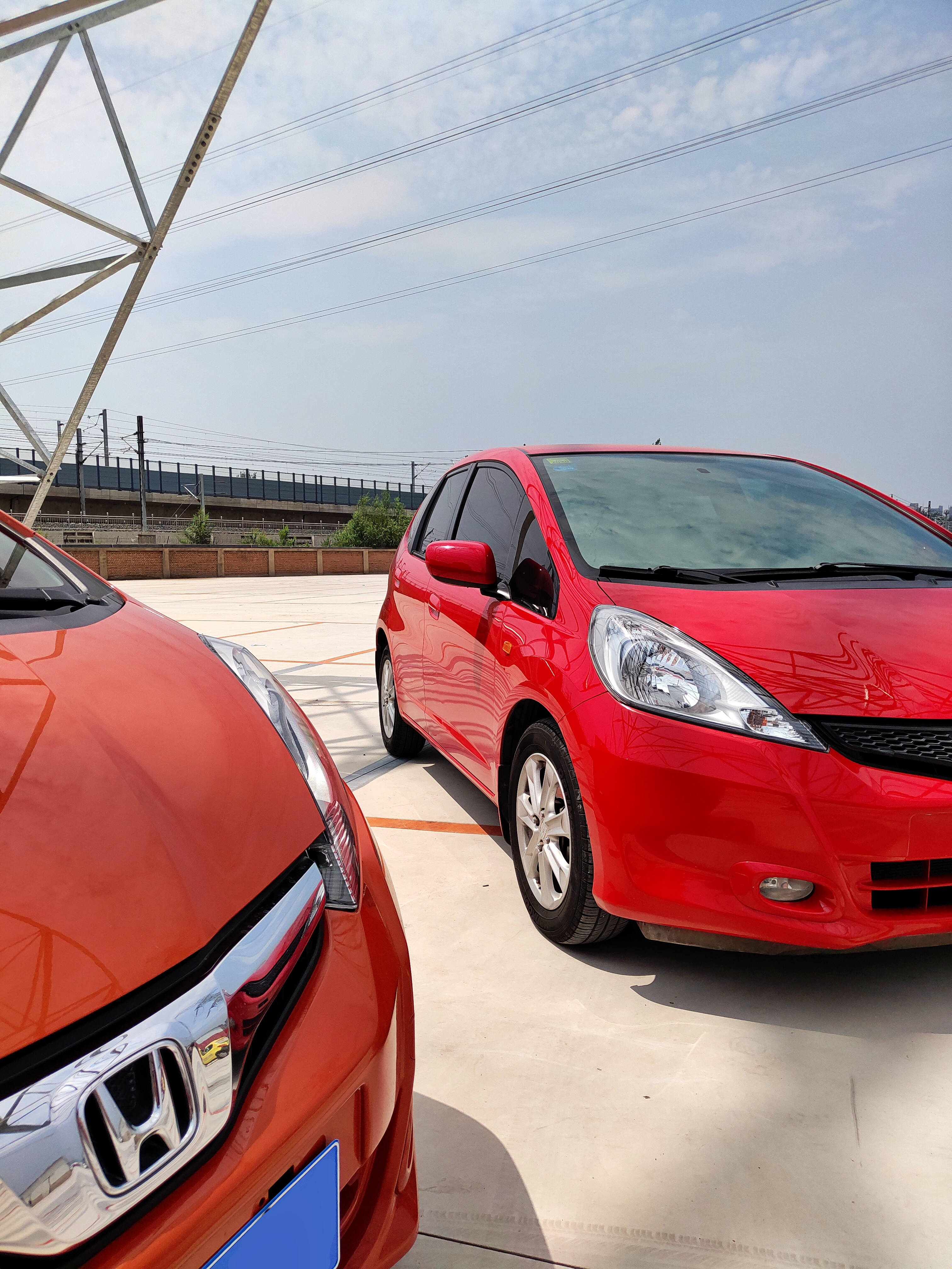 一辆车接一辆车,一辆接一辆车