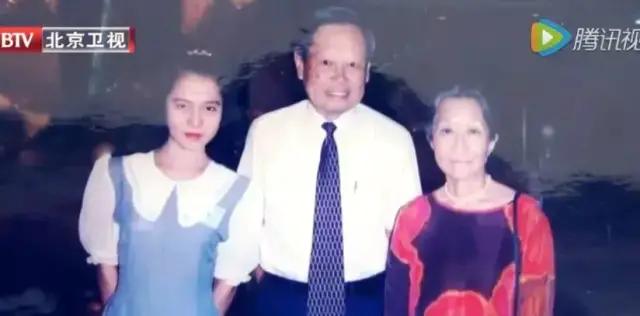 杨振宁对翁帆改嫁的事情怎么看呢,翁帆嫁给大自己54岁的杨振宁原因