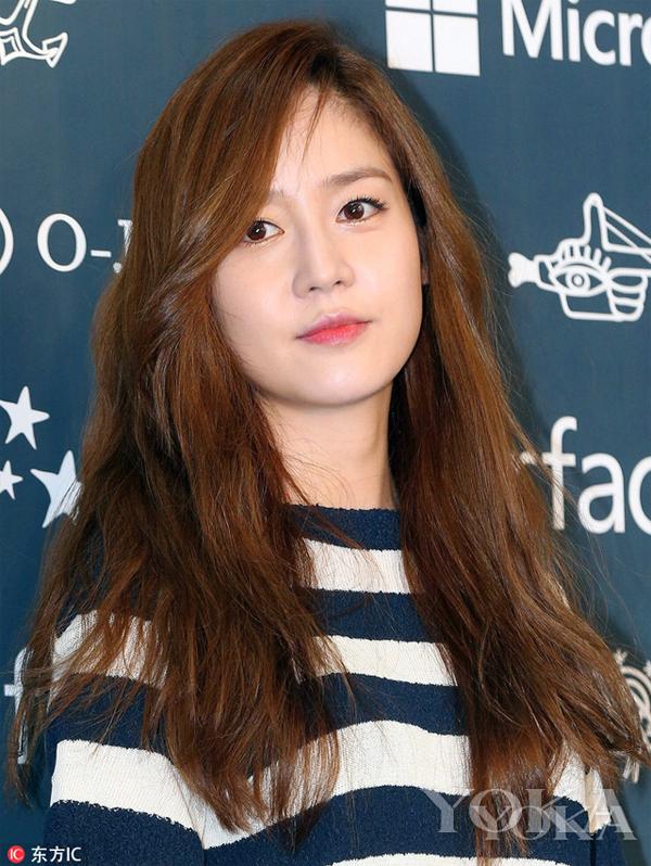 林允最漂亮的唇膏,林允快速化妆变身