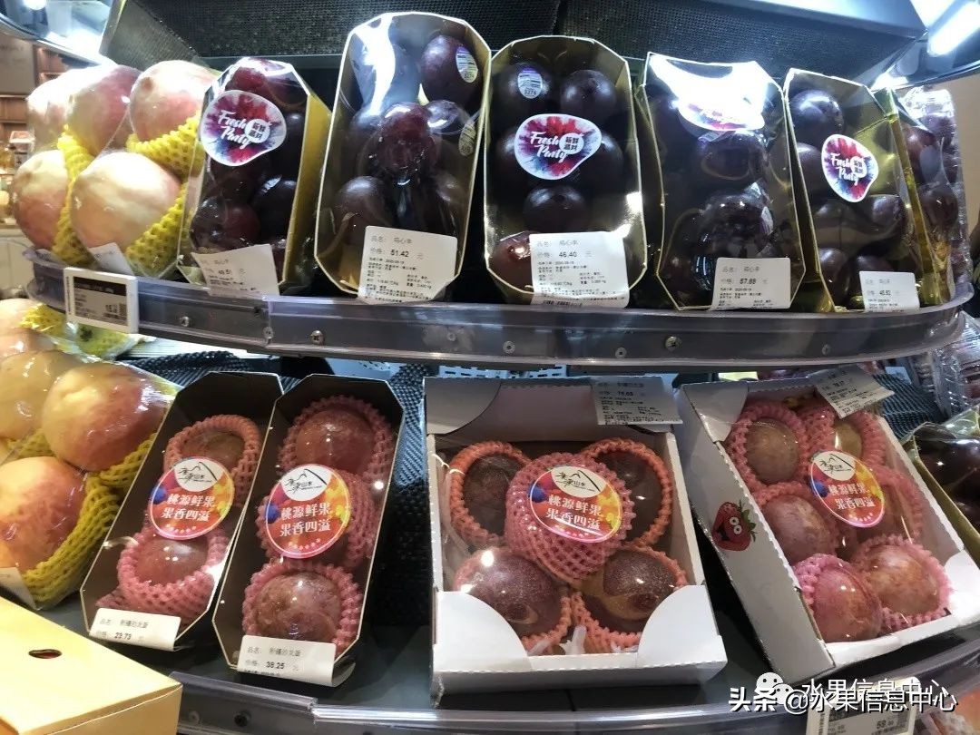 中秋节前，走访两家水果零售店，水果标准化在这里体现的淋漓尽致
