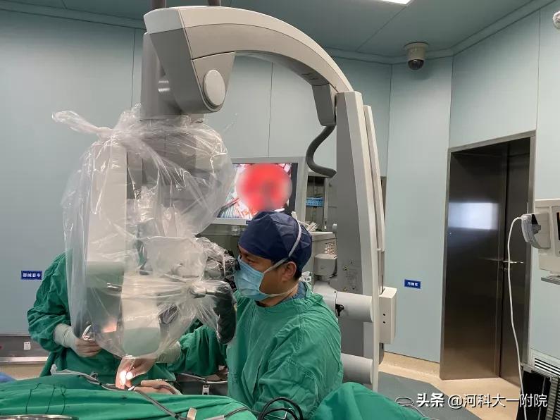 右眼角一直跳会是面肌痉挛吗,眼角抽动面肌痉挛可以自愈吗