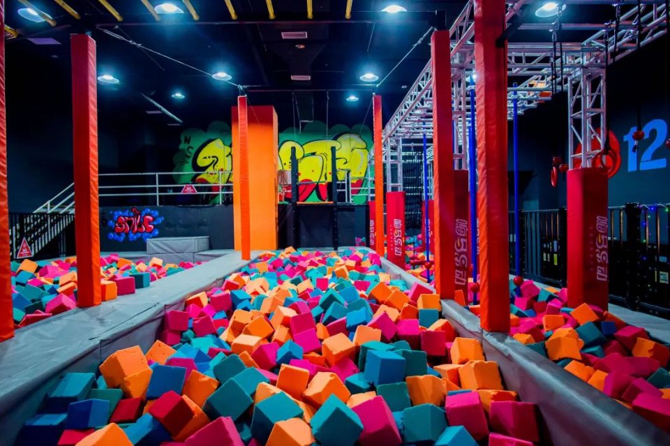 蹦床乐园乐动魔鬼滑梯,室内蹦床滑梯游乐场