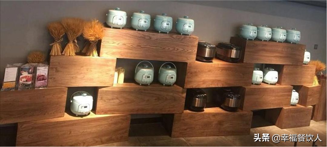 大众点评品类榜首!这家“土到极致”的湘菜馆是如何做到的?