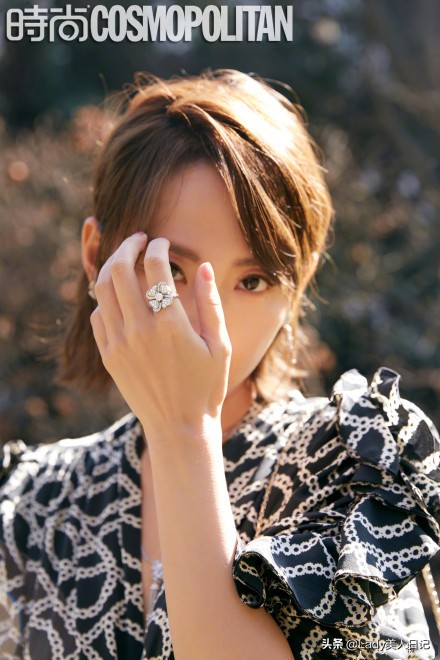 张嘉倪延禧攻略垫肩,张嘉倪为什么垫肩