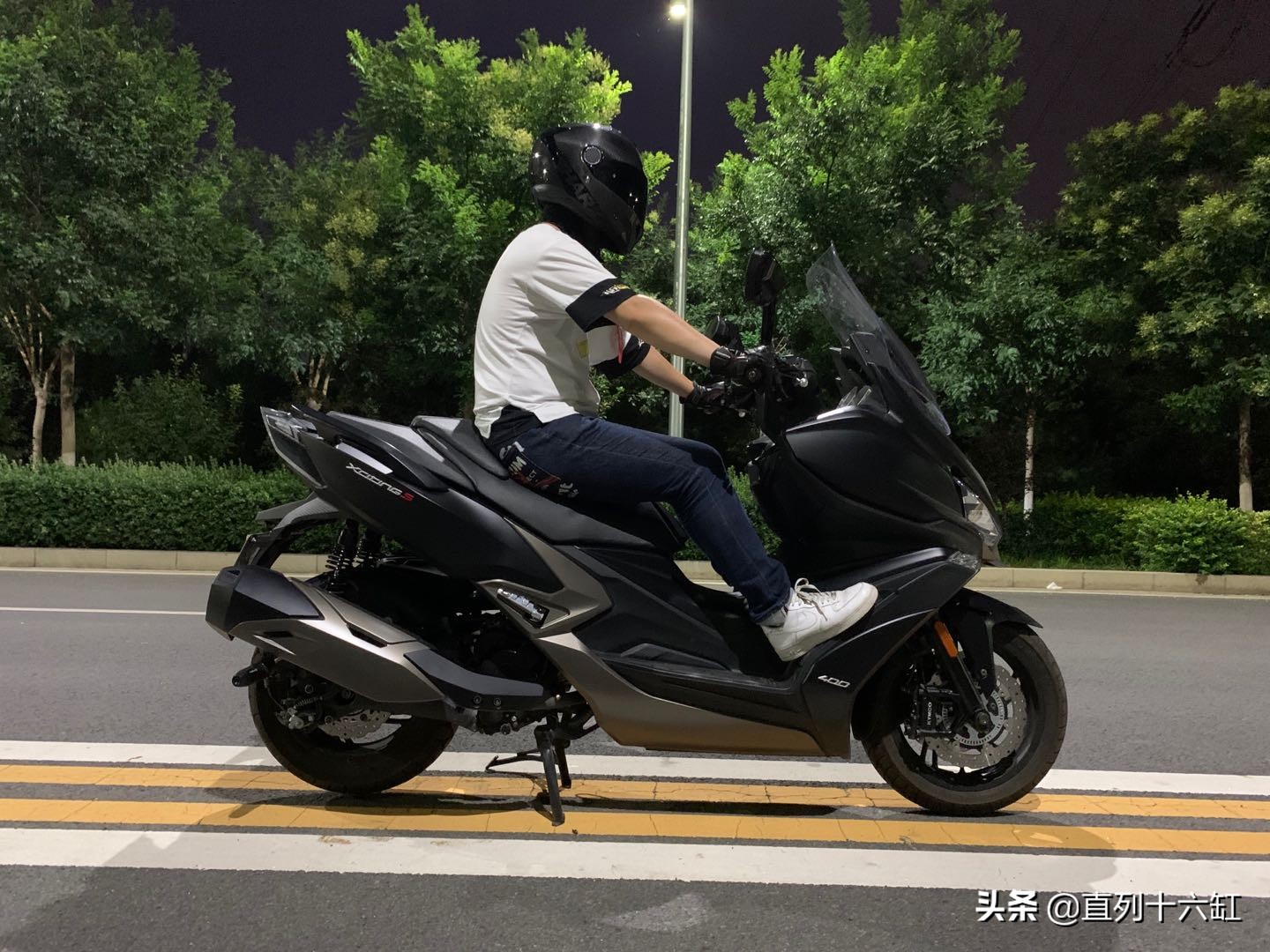 光阳进口赛艇s400国外测试,光阳xcitings400长途表现
