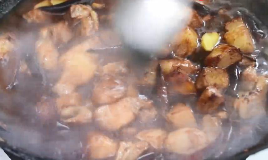 红烧肉牛肉菠萝炒饭满嘴都是料,满嘴飘香的红烧肉