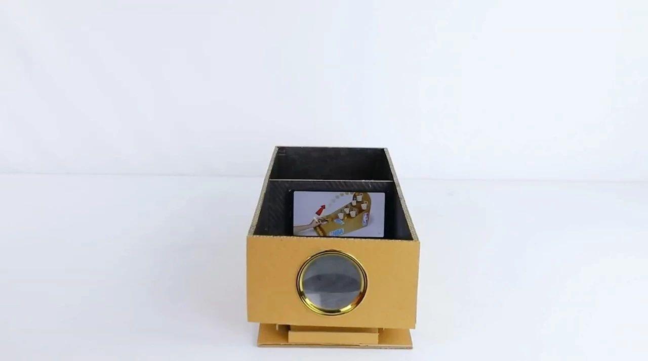 创客|手工做个手机投影仪,跟娃在家看大片