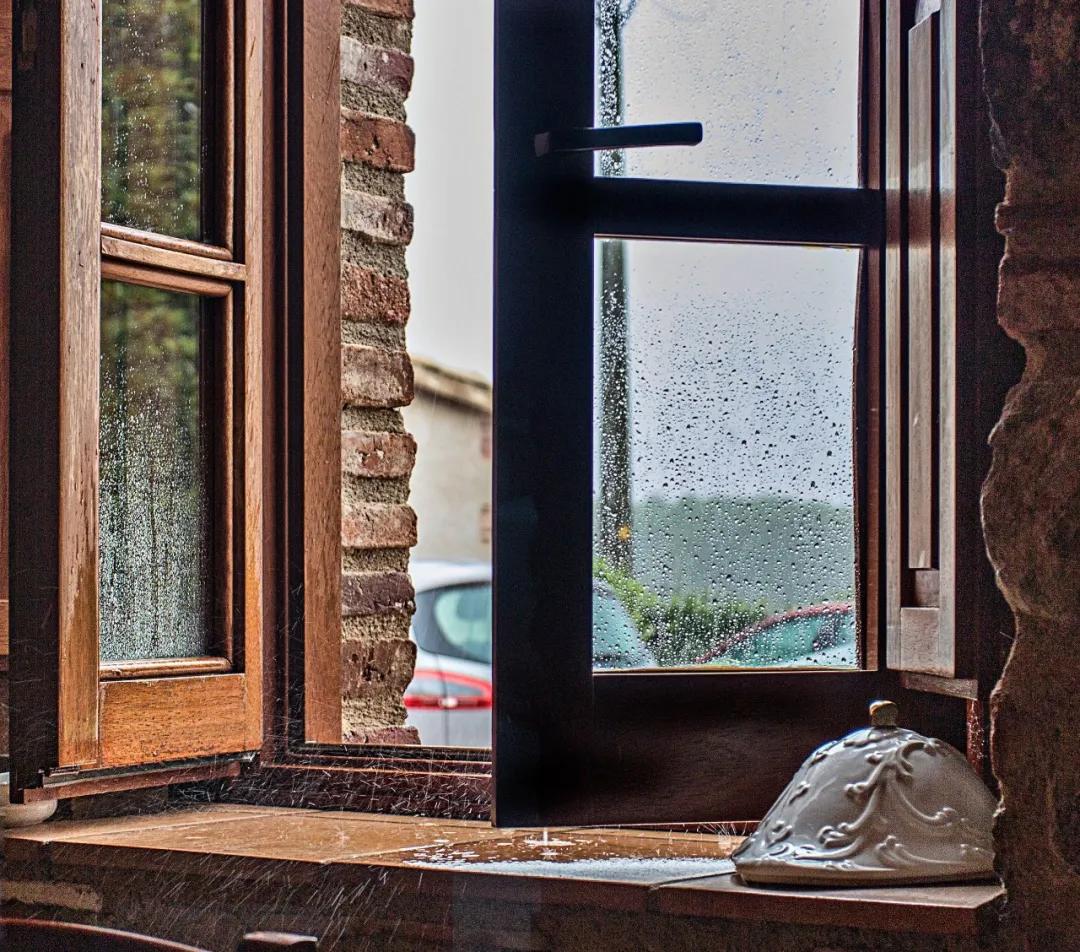 下雨天和宝宝唯美语录,下雨要带伞英语怎么说呢