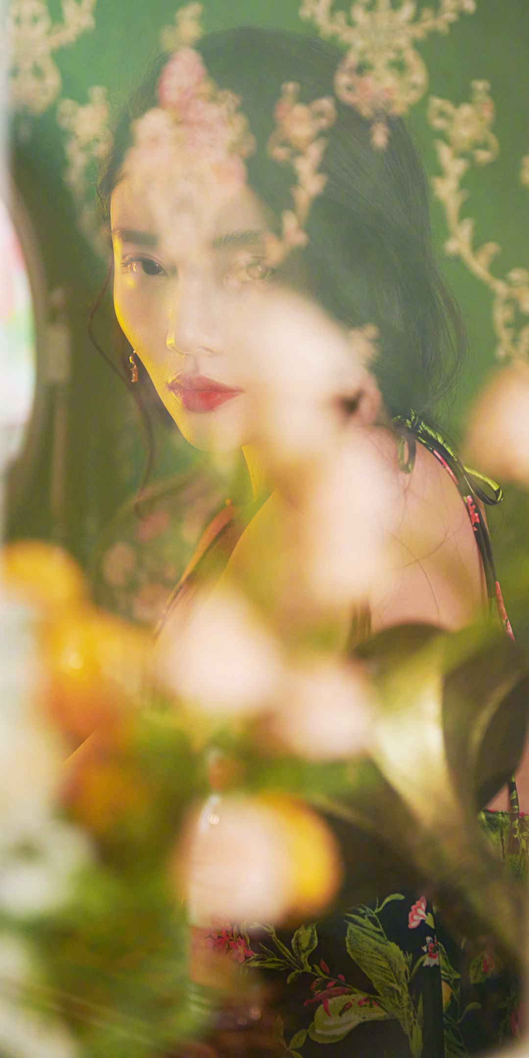 徐冬冬薄纱黑色吊带衫穿搭,徐冬冬薄纱黑色吊带衫