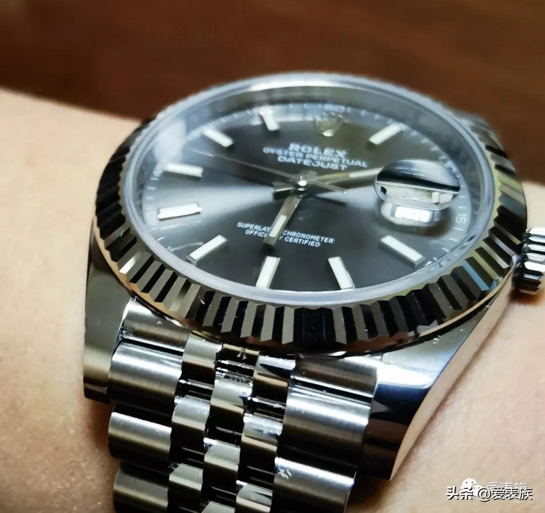 八年后携皇冠重回爱表一族，新年给自己的中年礼物