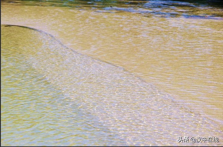 2020汉中水上表演,城固二里泼水