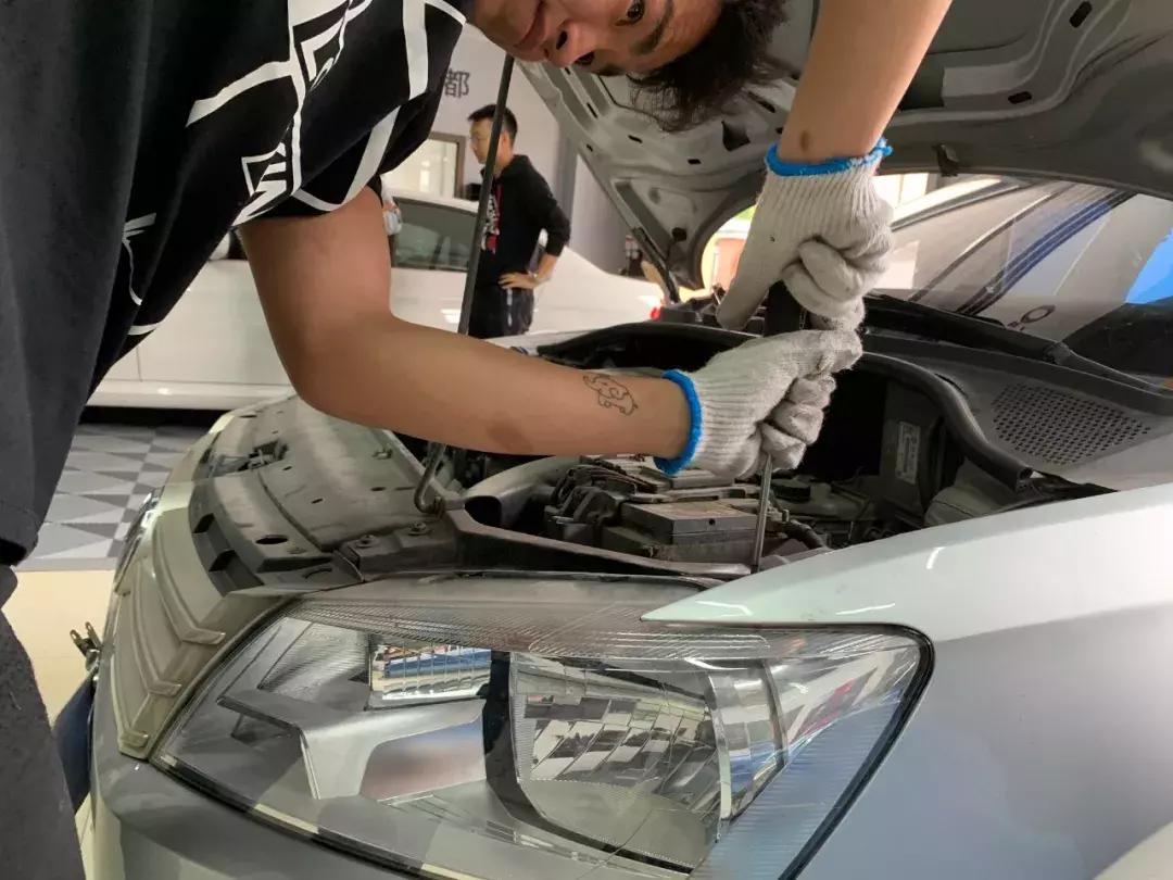 大灯改装灯光秀,桑塔纳大灯改装夜晚效果