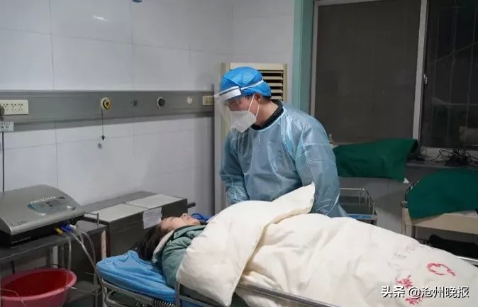 轻伤不下火线的医护人员,轻伤不下火线事迹