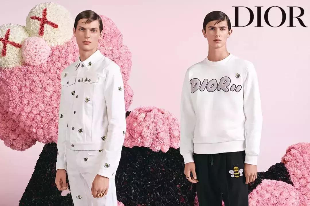 优衣库与kaws联名t恤,优衣库与kaws联名的t恤