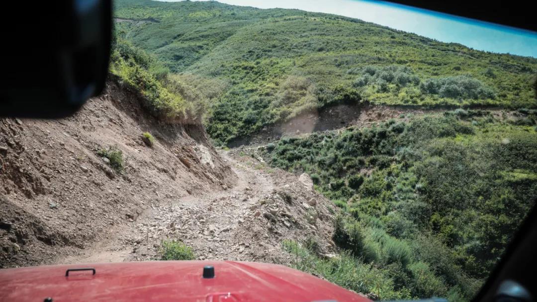 北京bj40成佛坡越野视频,北京越野车bj40远行