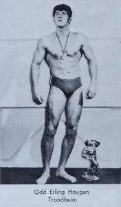 70岁老头把30岁按在地上摩擦，这就是肌肉的魅力​