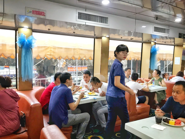 珠澳海湾夜游，看遍左手澳门右手珠海的繁华