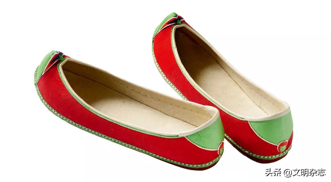 韩国传统高定服饰图片,一衣带水的韩语