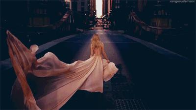 年轻女性为钱焦虑怎么办,女人花钱买什么