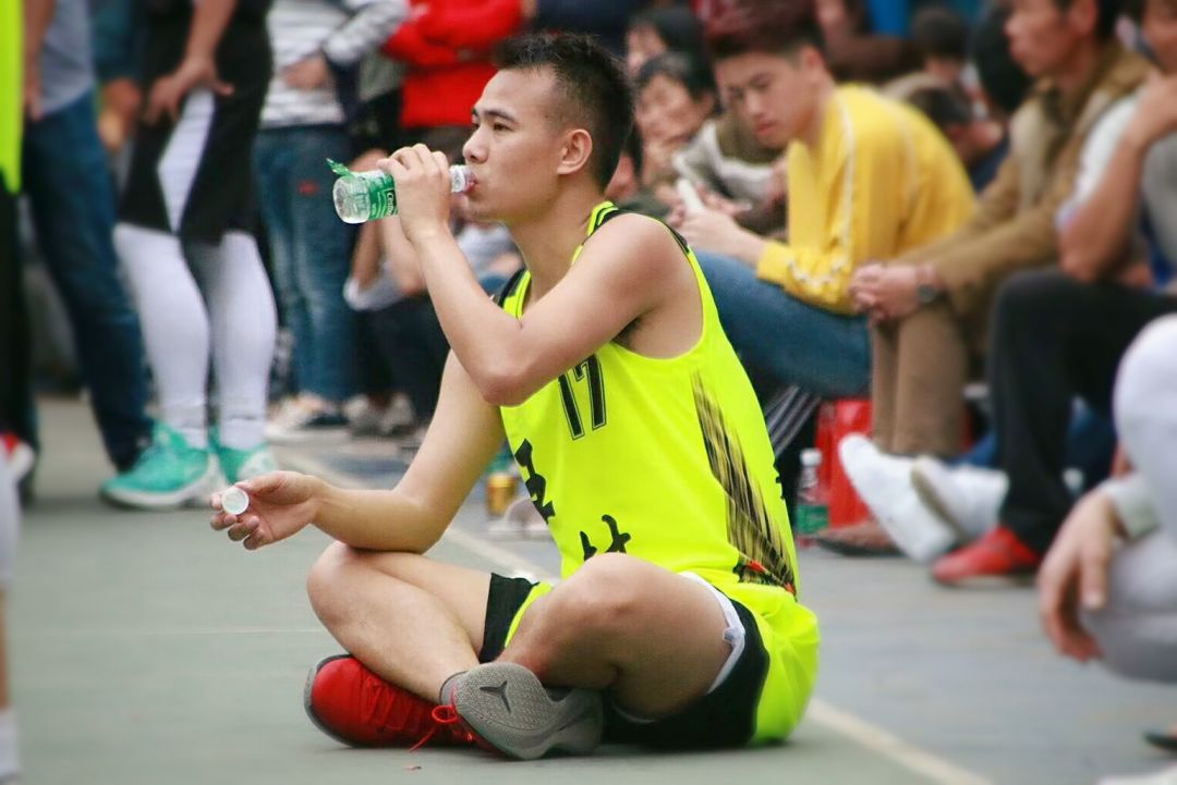 业余自由摄影师靠什么赚钱,摄影师是如何赚钱的