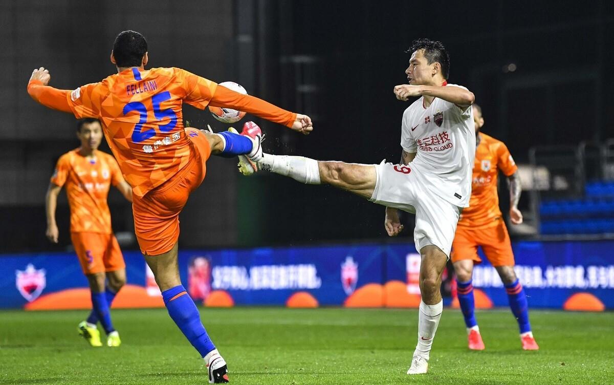 中超裁判惹争议断腿黄牌var,中超名哨低级失误裁判引争议