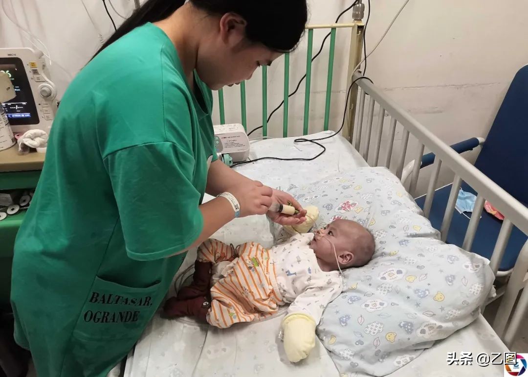 6个月的男宝才15斤,6个月的男婴体重才5公斤是正常吗