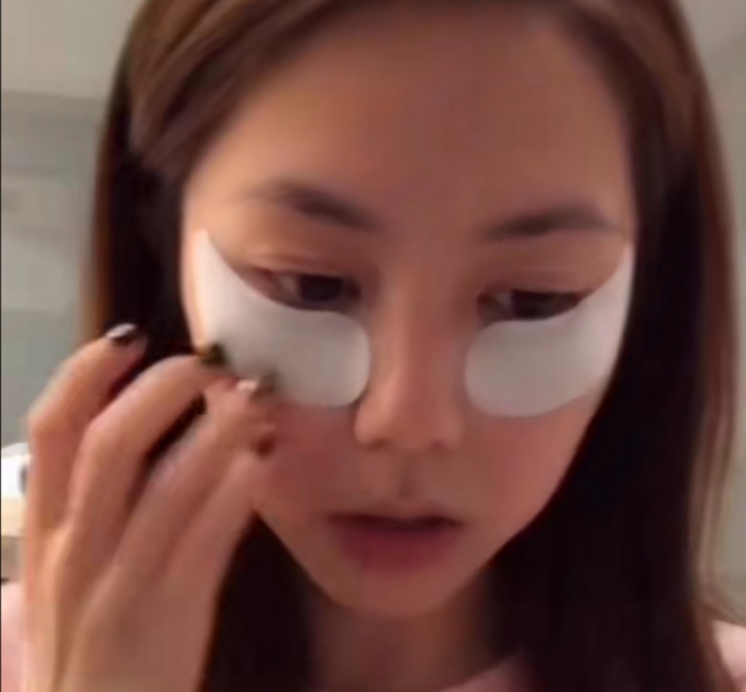 为什么30岁不到脸上那么多皱纹,女人过了30岁还在为皱纹而苦恼吗