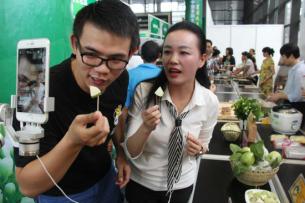 00后网红产业有多“可怕”？动辄刷百万豪礼就是洒洒水