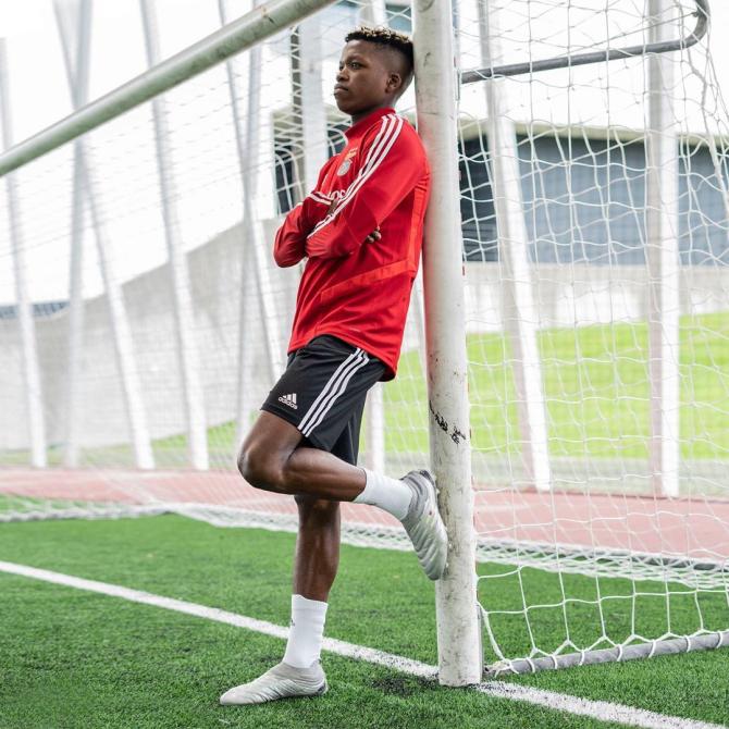 曼联本赛季转会费,曼联转会2019年薪