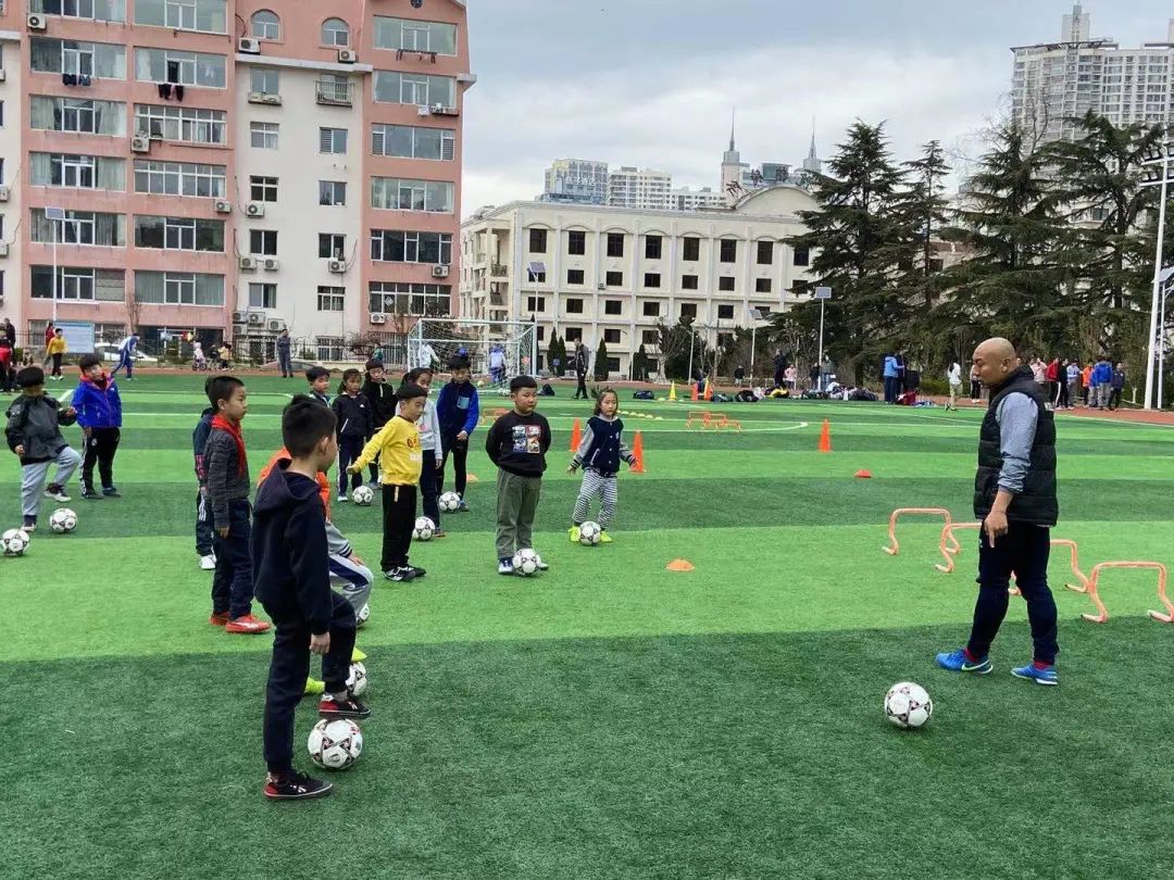足球社团特色活动,十个一体育教研活动