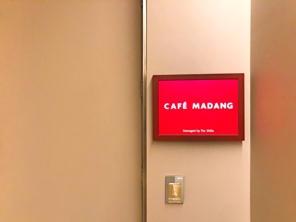 开咖啡馆的小确幸，奢侈品牌也要有