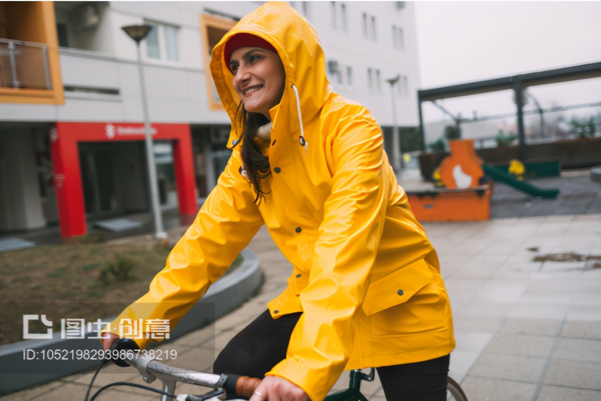 高级时尚的雨衣,最流行的新款雨衣