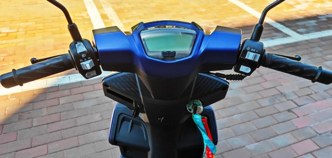 城市高颜值燃油踏板车,城市炫酷150踏板摩托车推荐