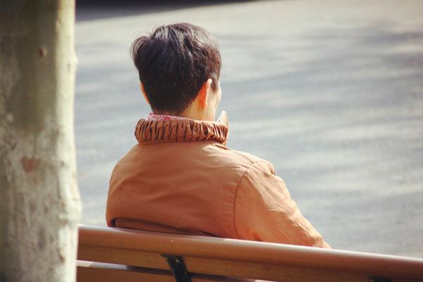 大姨妈来两天就一点点了什么原因,大姨妈来二十几天停不了怎么回事