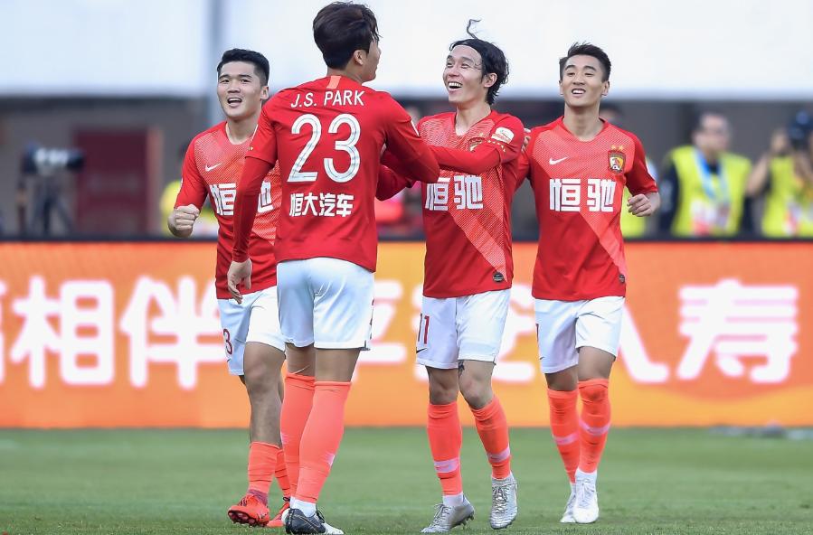 豪夺八冠王演绎王者荣耀足校小将亮相庆典代表“未来”