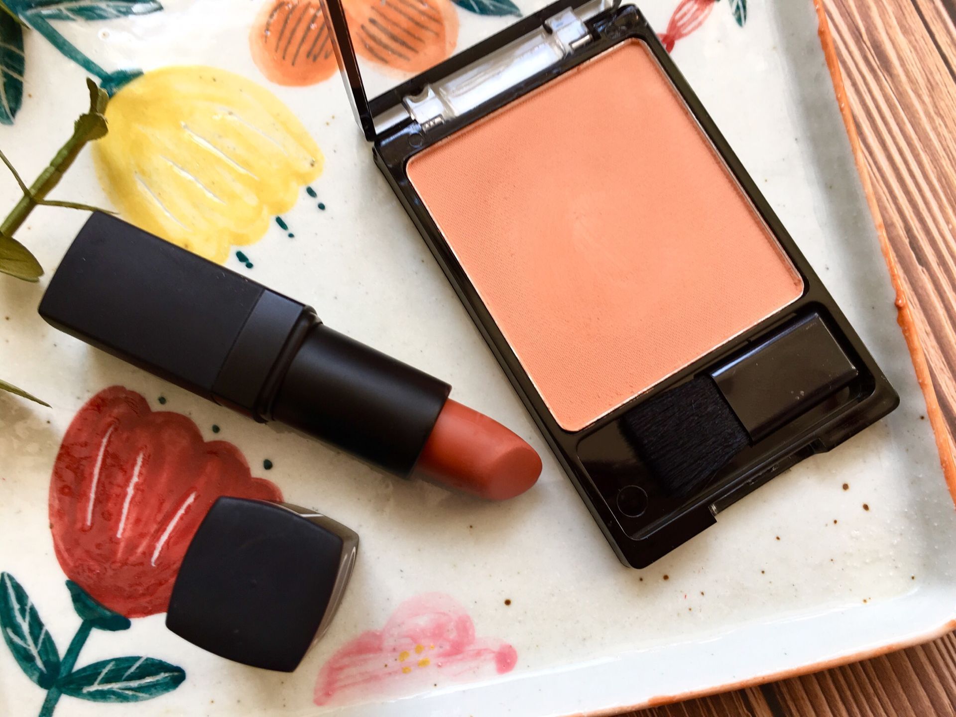 润唇膏和口红如何搭配,日常搭配需要几支口红