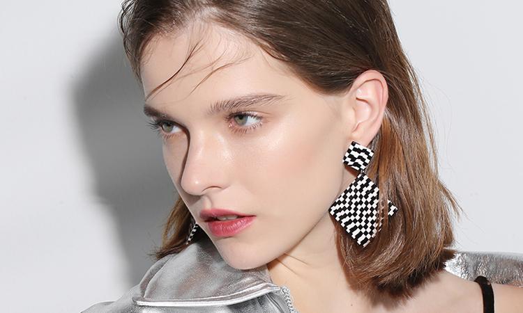 提升魅力,教你三步挑选精致耳环