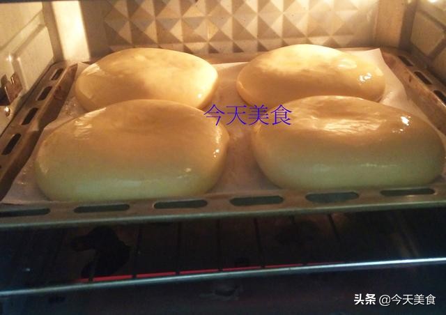 怎样用面包机做出松软拉丝的面包,手工制作面包