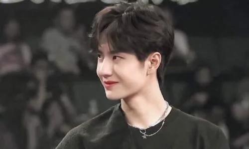 王一博钢铁直男名场面,王一博是钢铁直男还是猛男