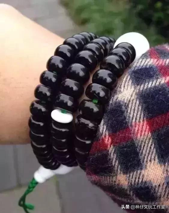 见识下玩友花十块钱买的椰壳手串如何玩出一万元的效果