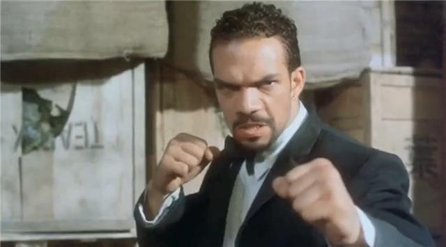 战狼伤感片段大全,吴京在战狼中最无奈的视频