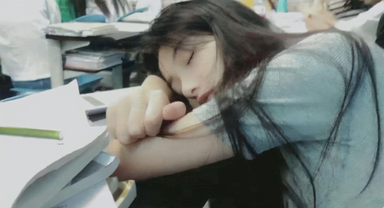 中学生上课老是打瞌睡是什么原因,中学生下午上课犯困吃什么提神