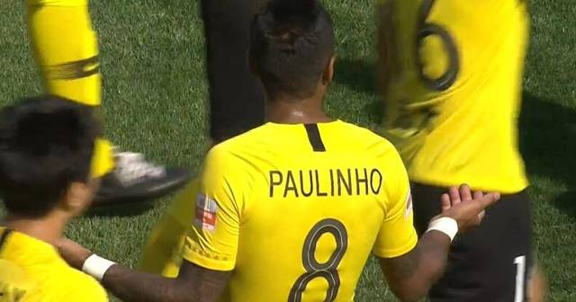 保利尼奥罚点球,保利尼奥到底有没有越位