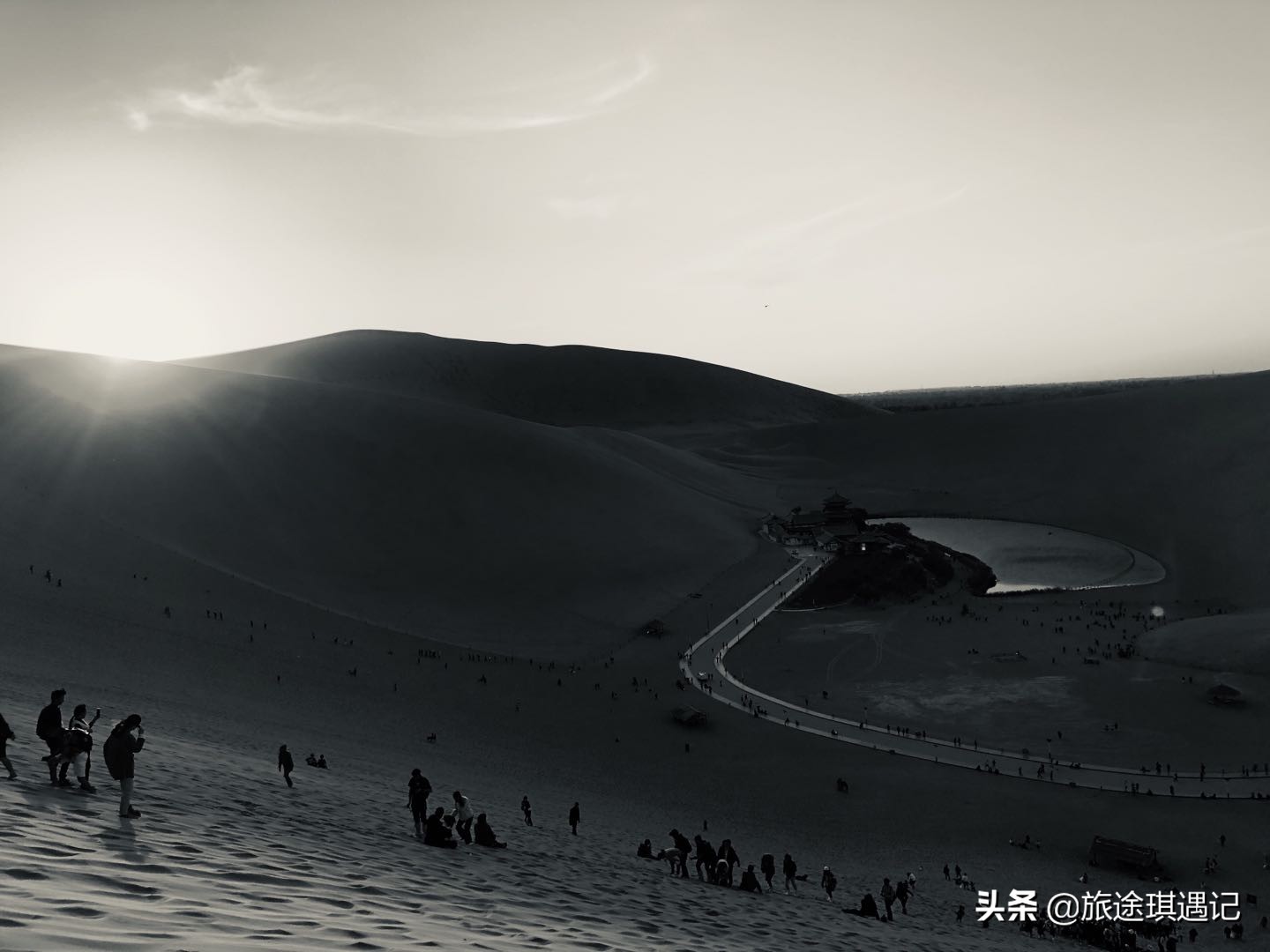 沙漠奇观月牙泉,敦煌月牙泉沙漠视频