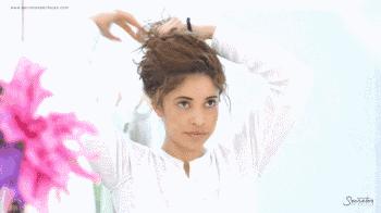 卷发睡一觉如何不变形,烫的卷发怎么绕着打理