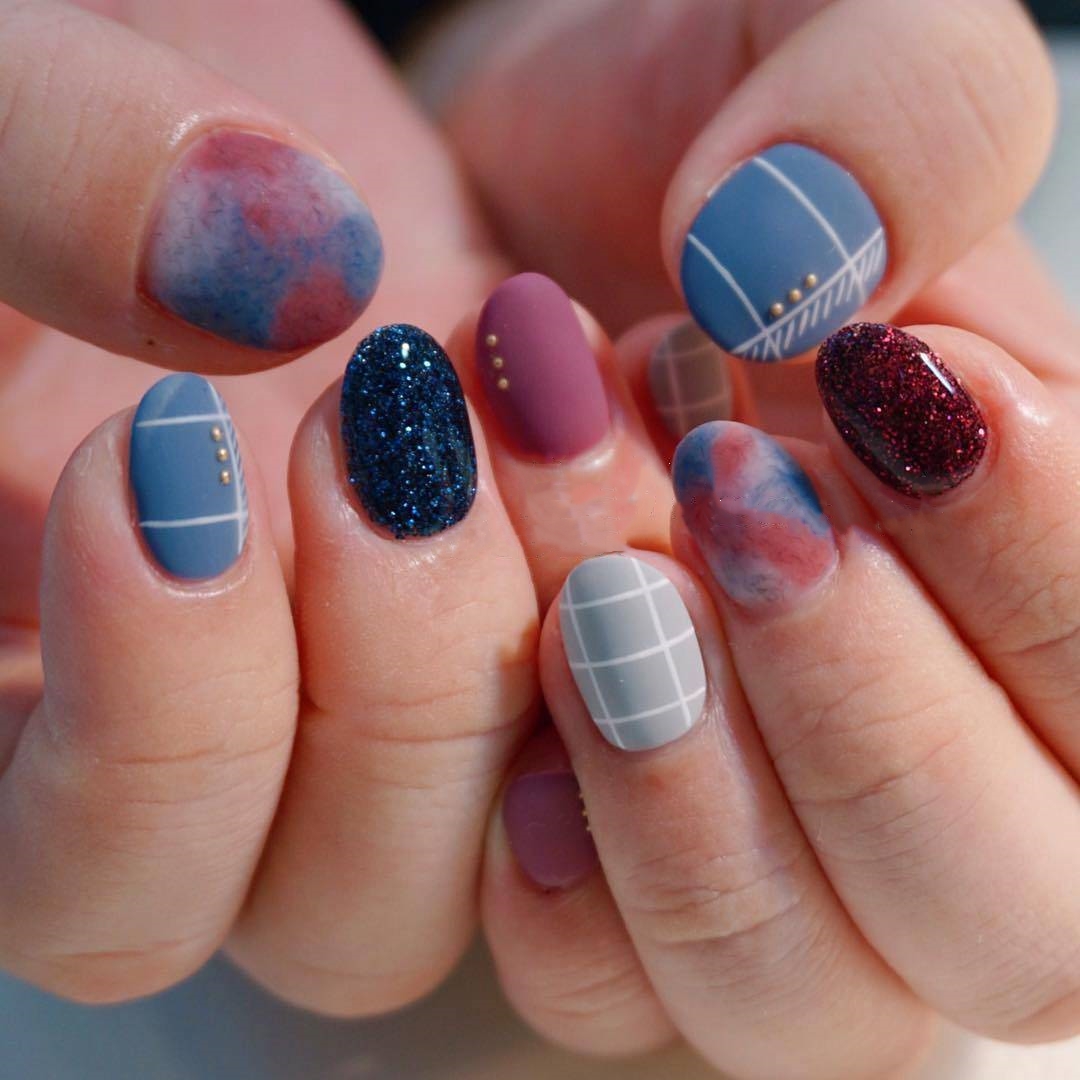 万能的亮片美甲不仅让你的指尖更出众,还会让你拥有好心情哦!