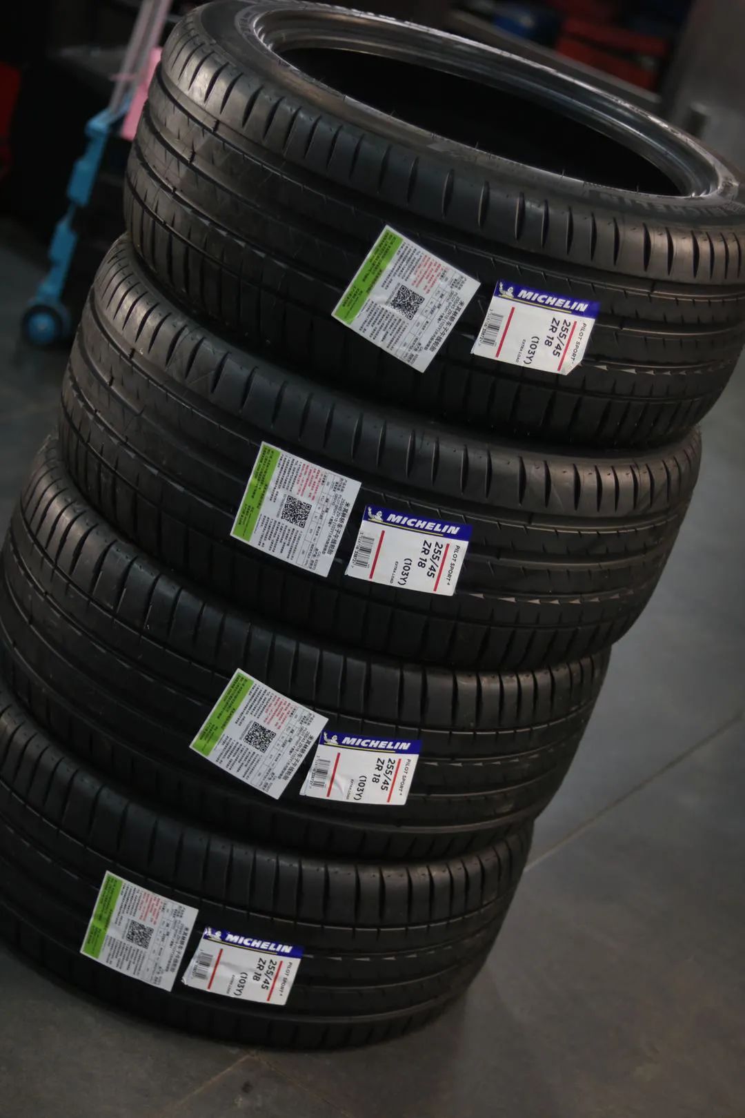 奔驰w221升级新款w222s450外观,老款奔驰w211e260翻新整备