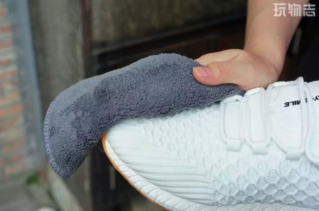 用声波震动来洗鞋子,声波清洗鞋子