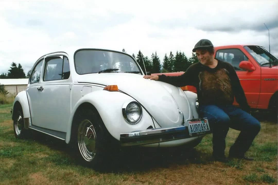 他和未婚妻处了5年，背地里居然买了14个橡胶娃娃！