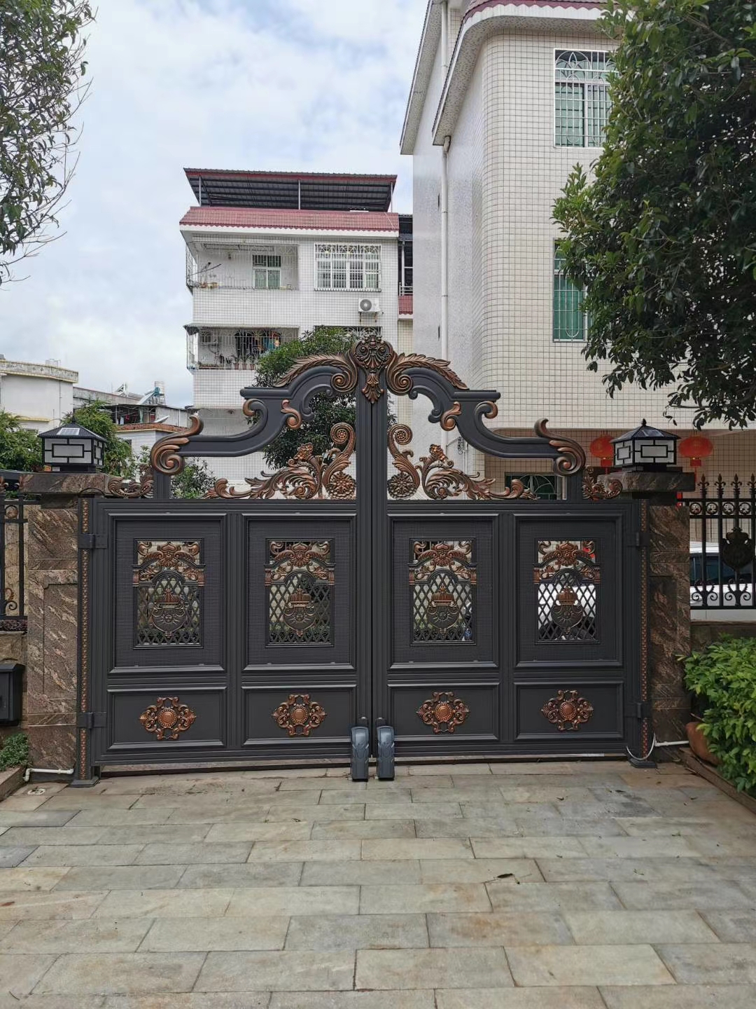 双开铝艺大门安装,双开铝艺大门